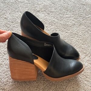 Black Korks summer pumps